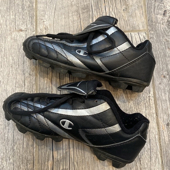 Boys Champion Cleats - Picture 3 of 7